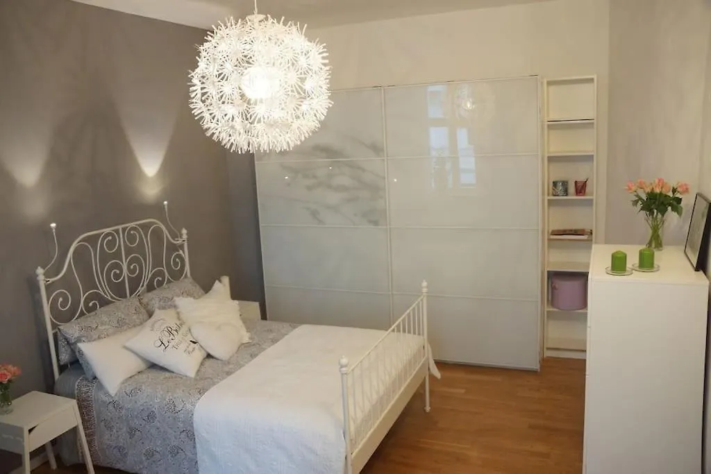 Bright & Lovely Apartment City Centre 베를린